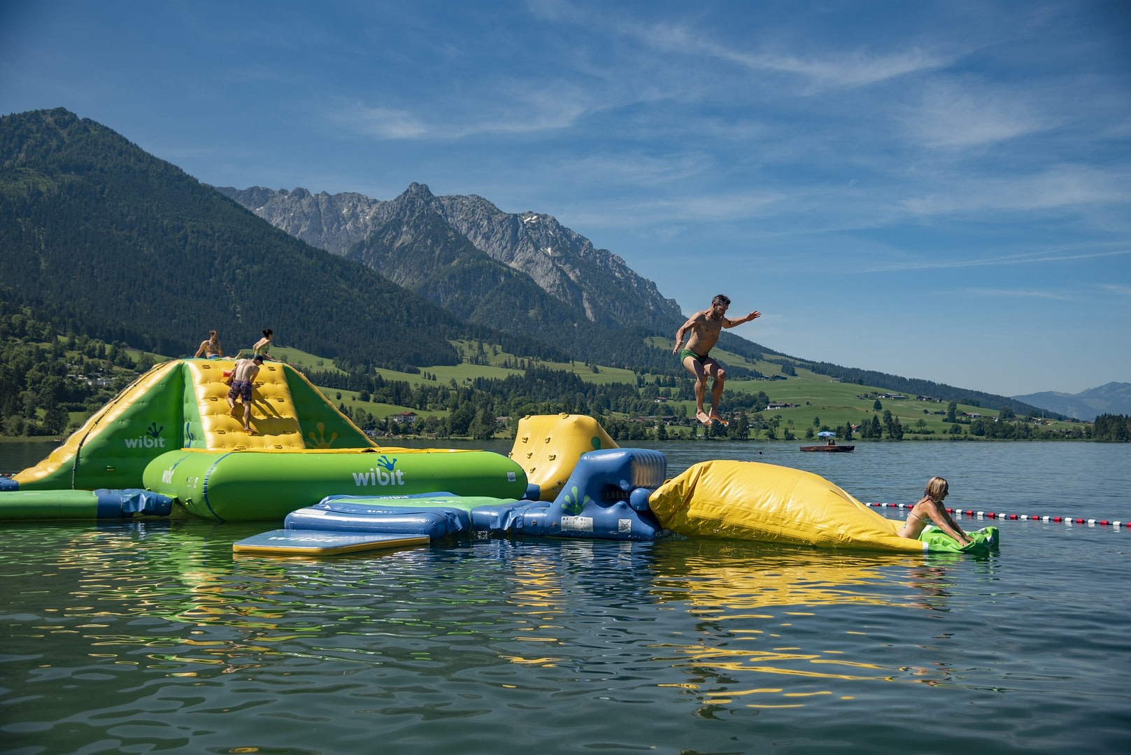 Umgebung & Lage kaiserwinkl urlaub aktivitaeten walchsee sommer baden badesee aqua funpark 1