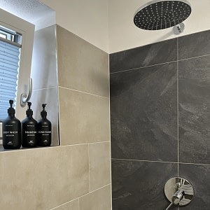 Startseite dusche mit shampoo